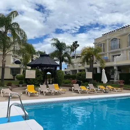 2bedroom Aloha Nueva Andalucia アパート